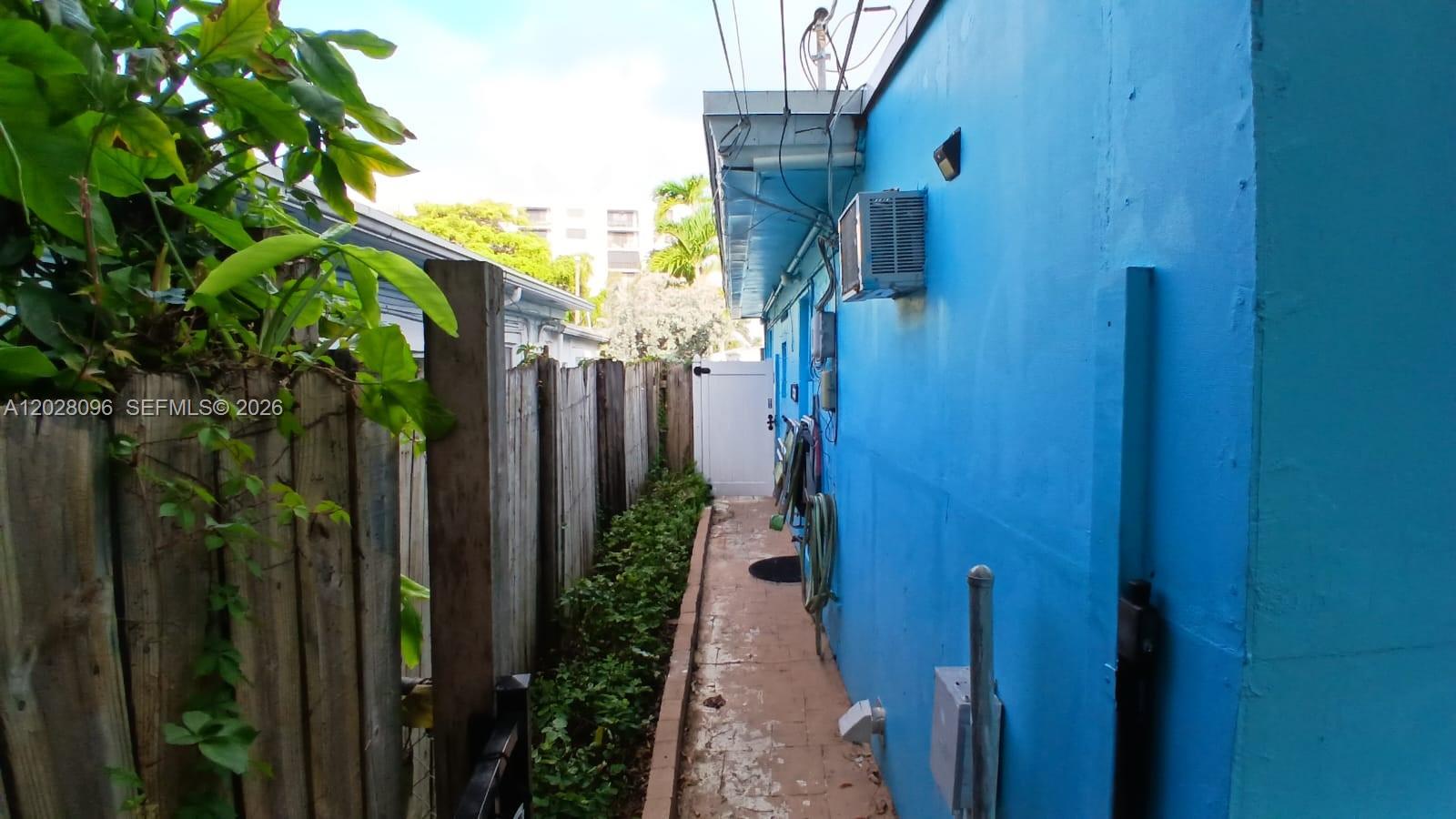 LAUDERDALE BEACH - Residential