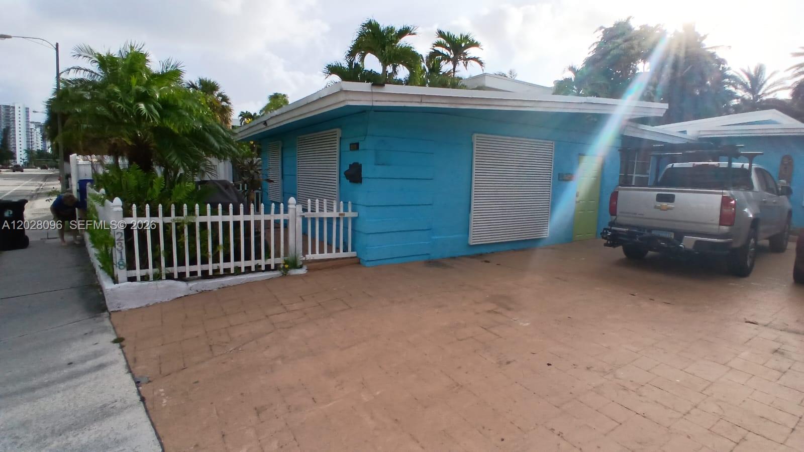 LAUDERDALE BEACH - Residential