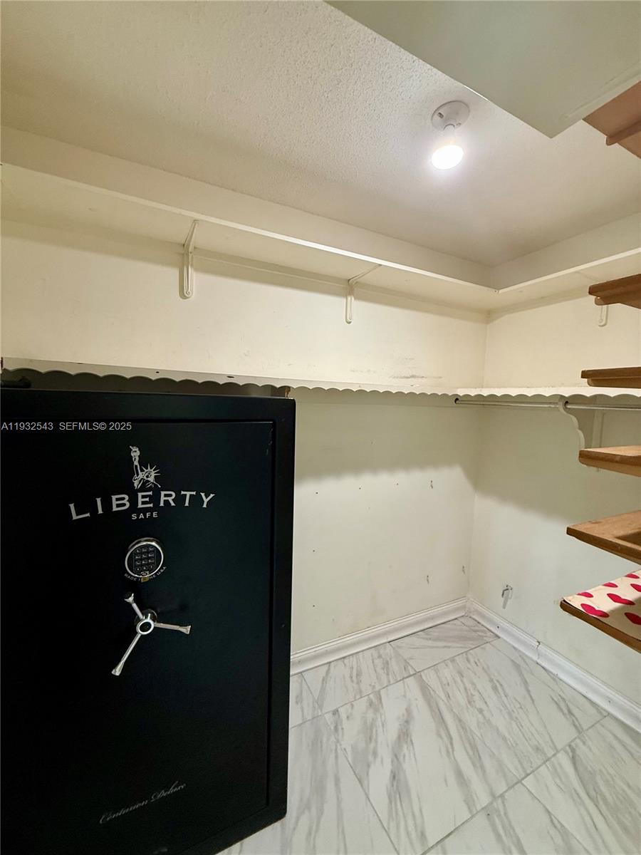 OAKLAND ESTATES 7TH SECTI - Residential