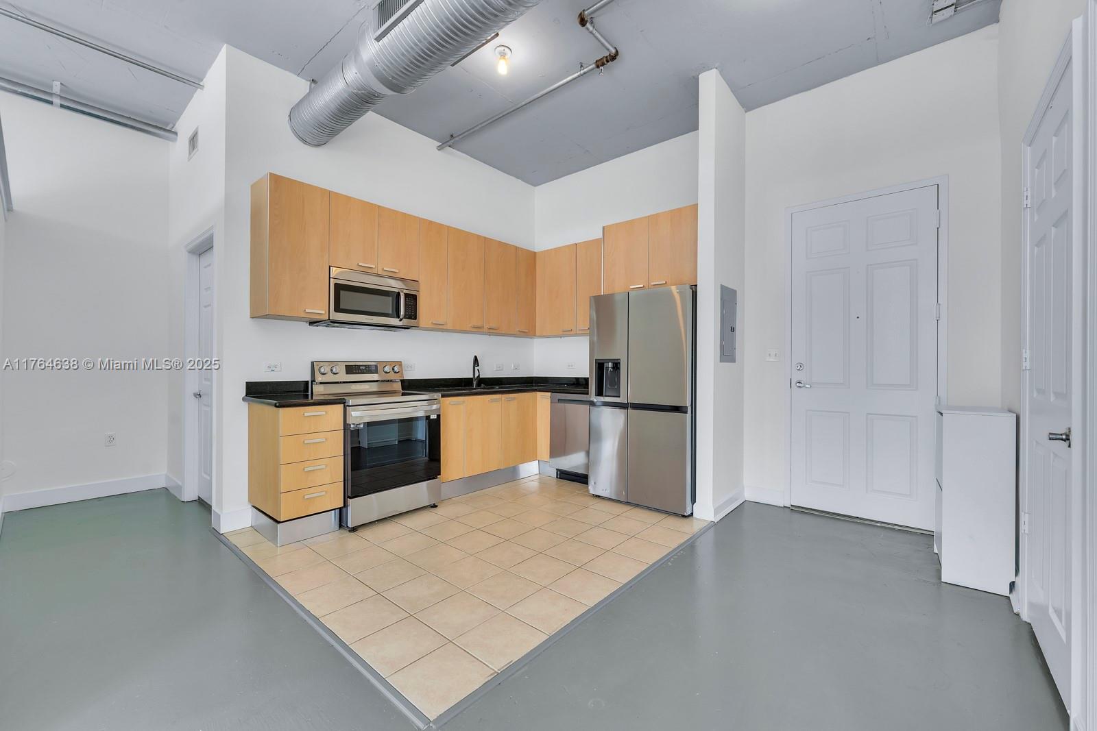2100 Van Buren St 206