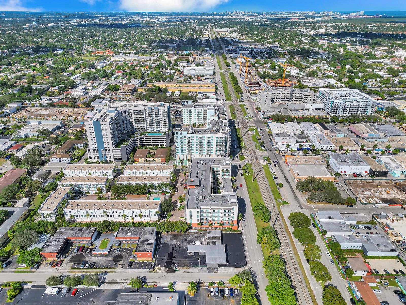 LOFTS AT HOLLYWOOD STATIO - Residential