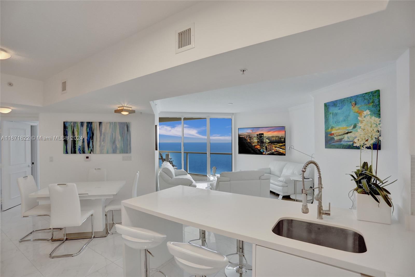 LA PERLA CONDO - Residential Lease