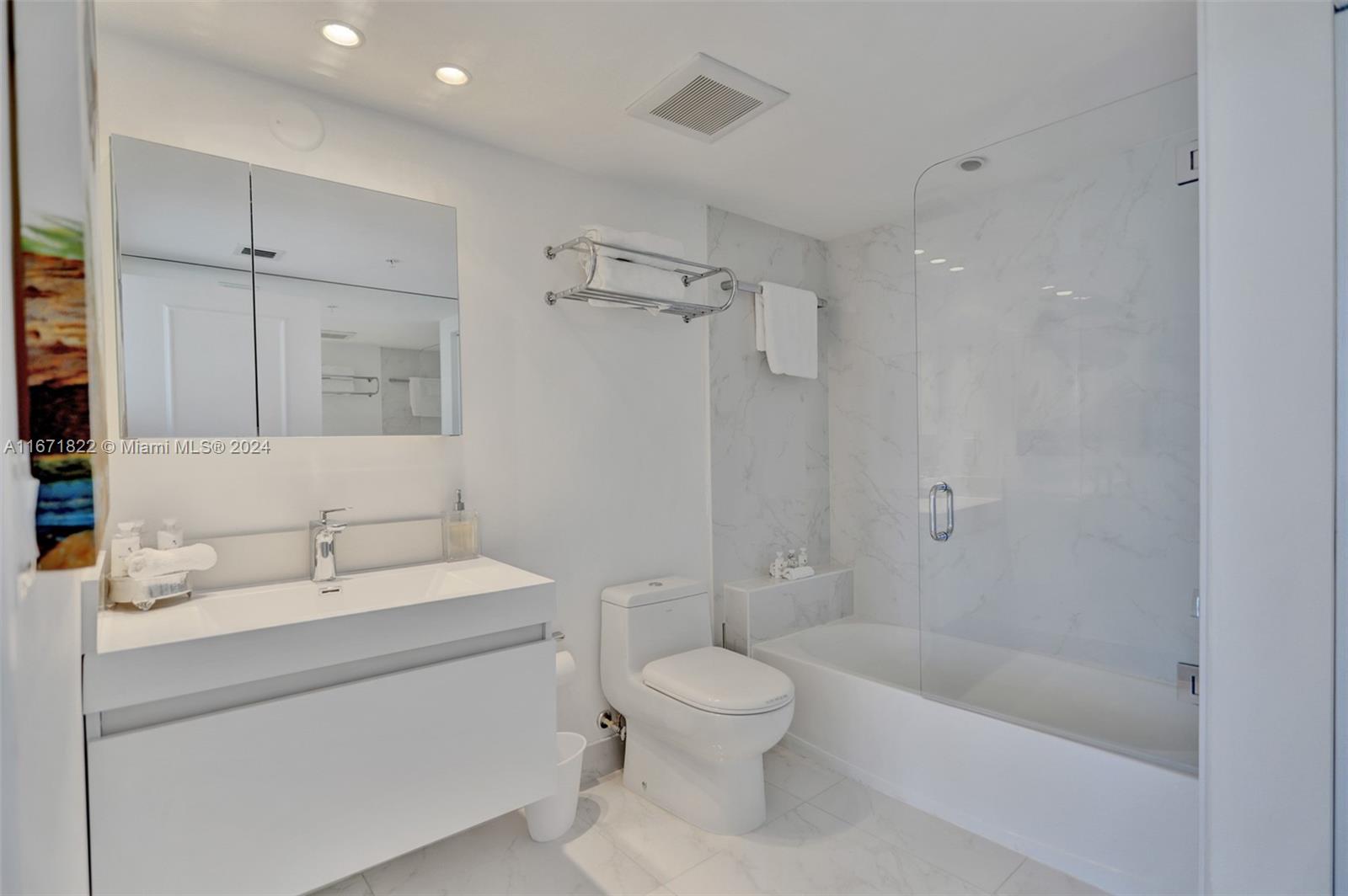 LA PERLA CONDO - Residential Lease