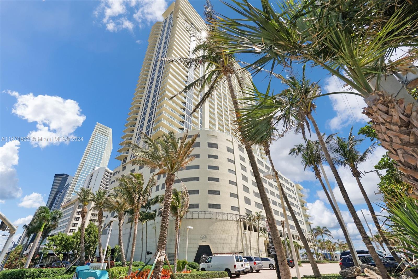 LA PERLA CONDO - Residential Lease