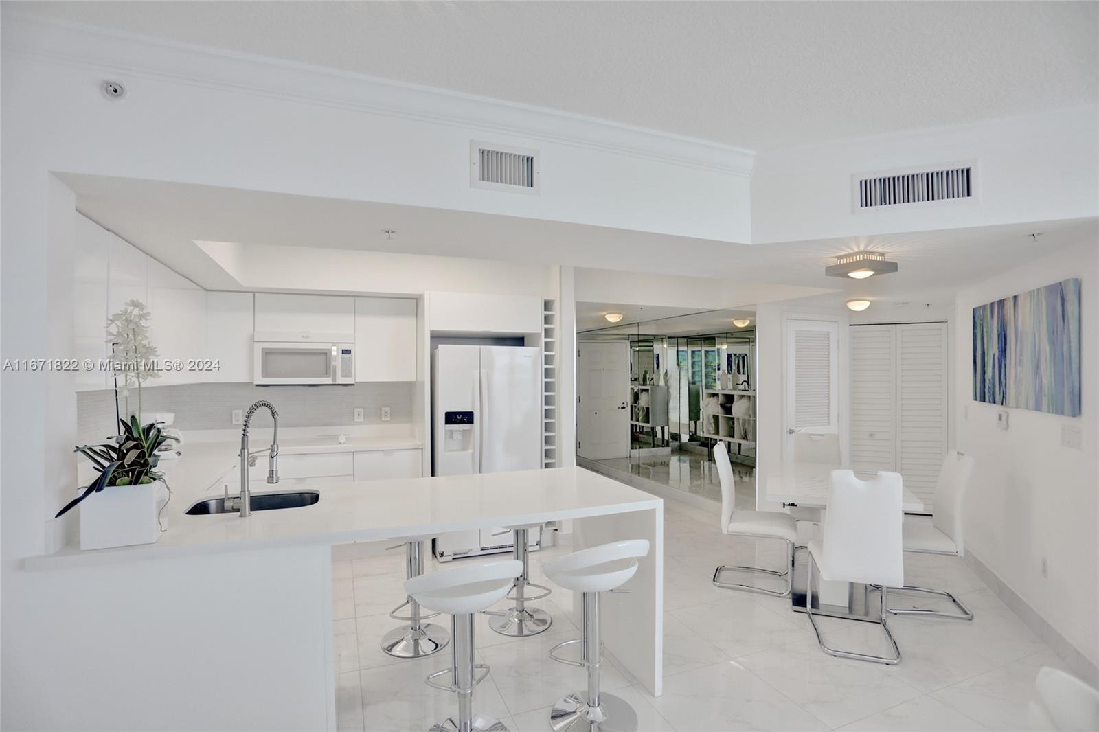 LA PERLA CONDO - Residential Lease
