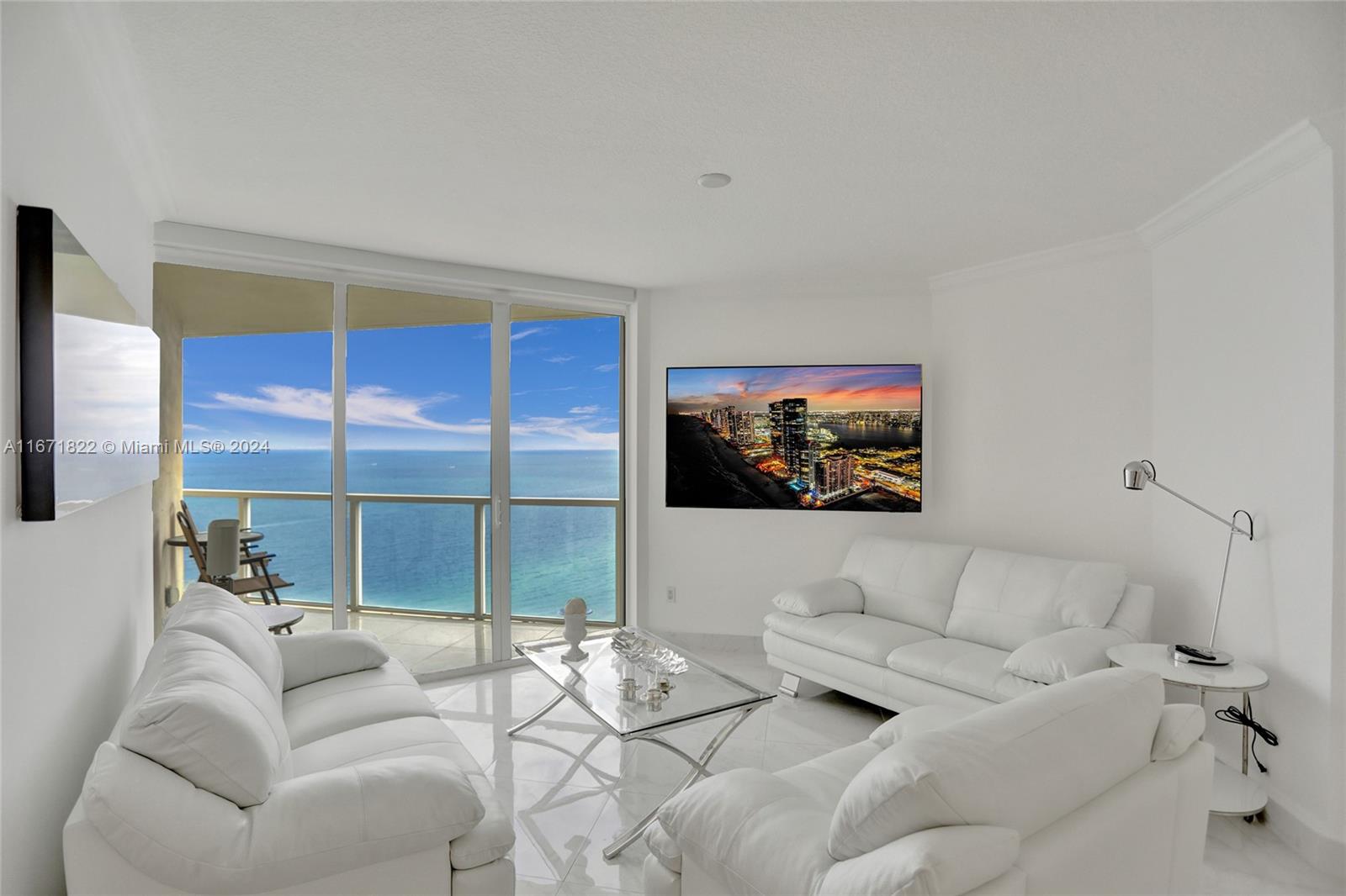 LA PERLA CONDO - Residential Lease