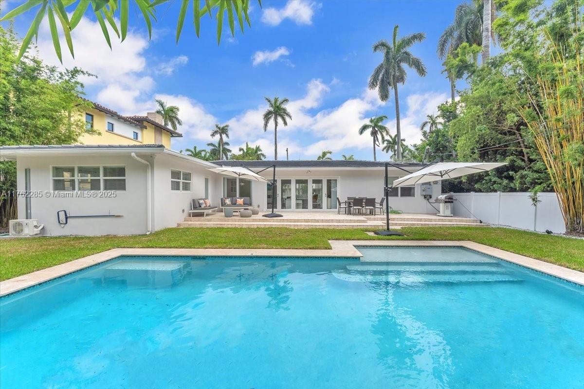Property for Sale at 952 Hollywood Blvd, Hollywood, Broward County, Florida - Bedrooms: 3 
Bathrooms: 2  - $1,265,000