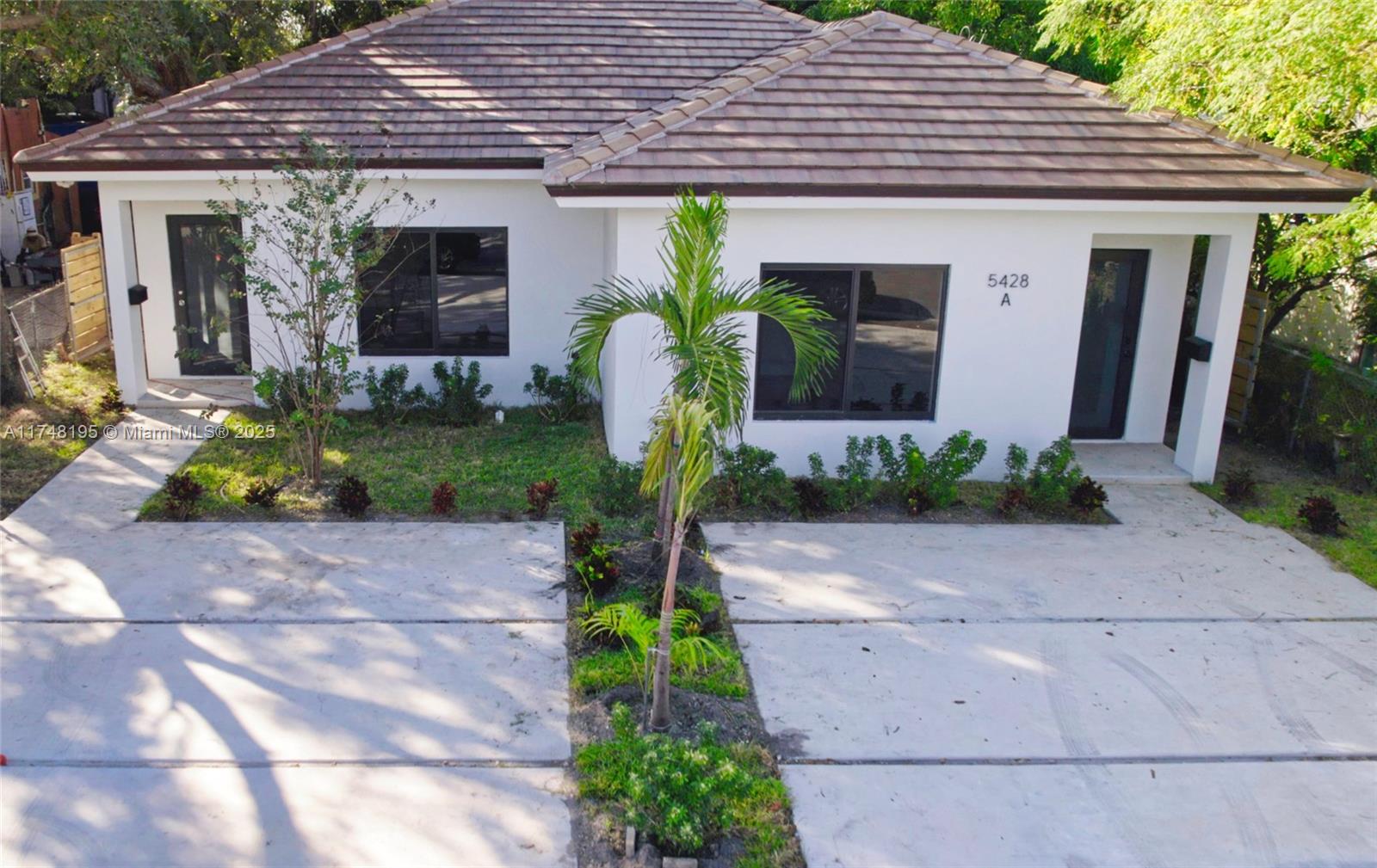 Brand new beautiful duplex 6 bedrooms 4 full bathrooms home at excellent location in Buena Vista Area, just 12 blocks from Design District, less than 10 minutes from Wynwood & Midtown, and 15 minutes from international airport & Miami Beach. both units are currently rented until Nov 2025 for a $3.000,00 E/O Arbnb would be a profit of $8,000 per month if the entire month is rented, it is per house. completely new or brand new.