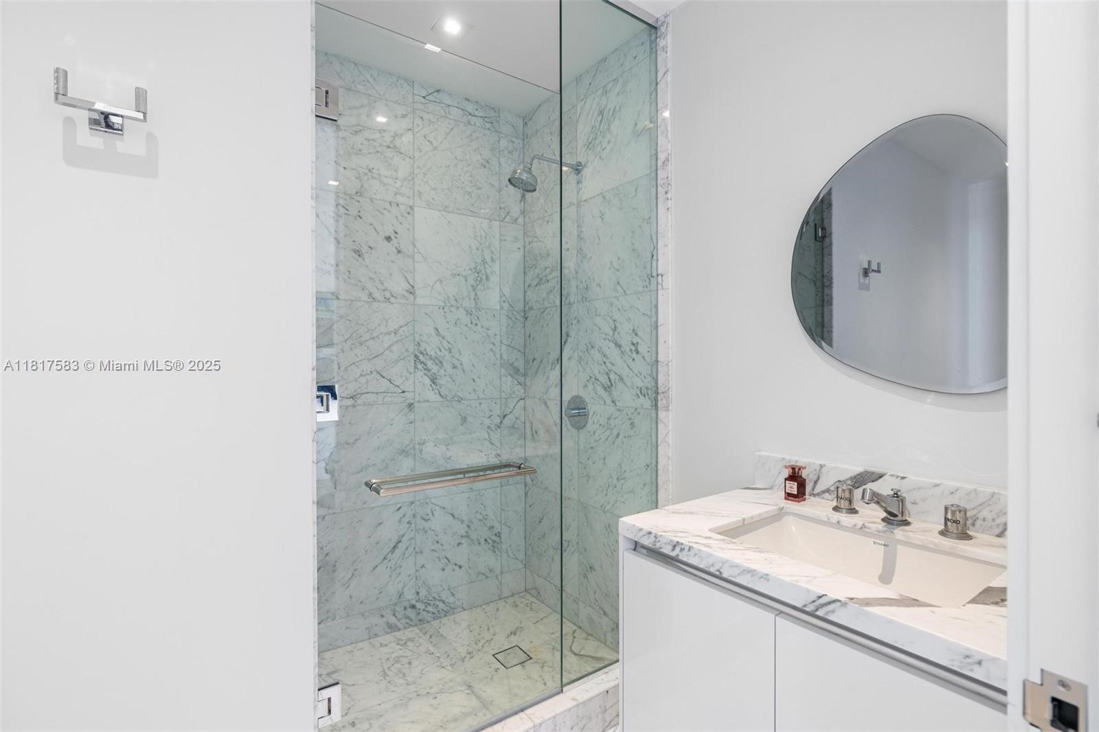 JADE SIGNATURE CONDO - Residential