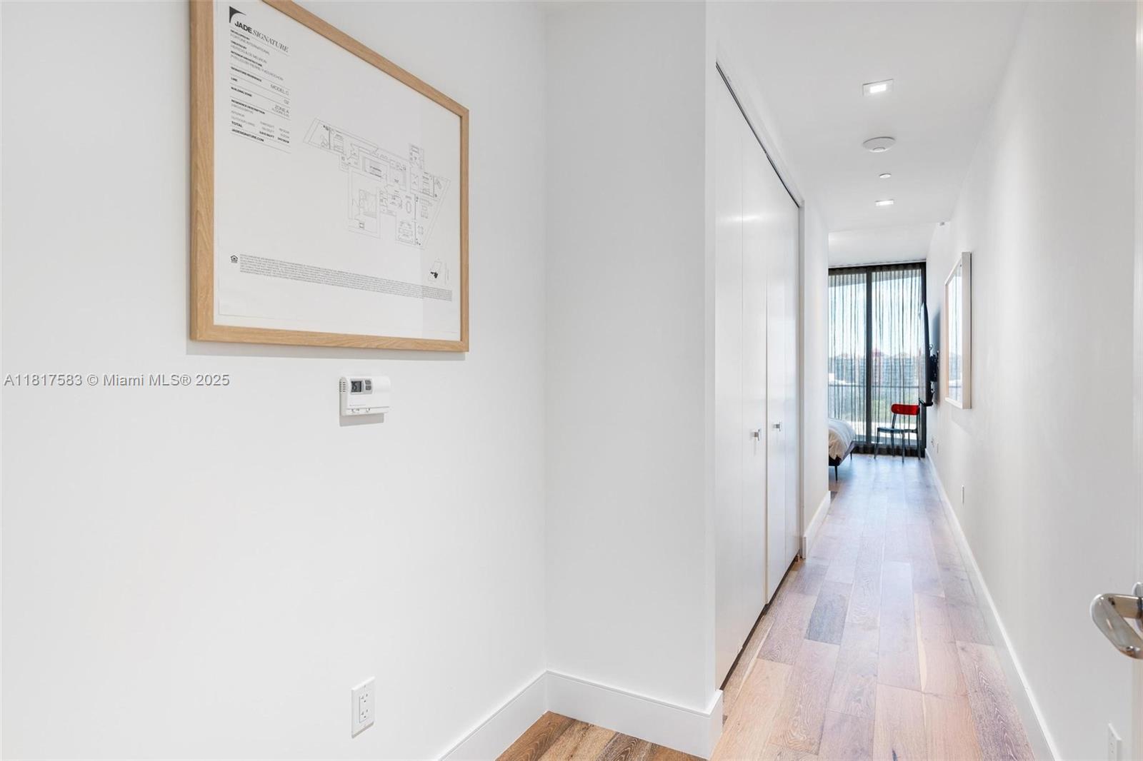 JADE SIGNATURE CONDO - Residential