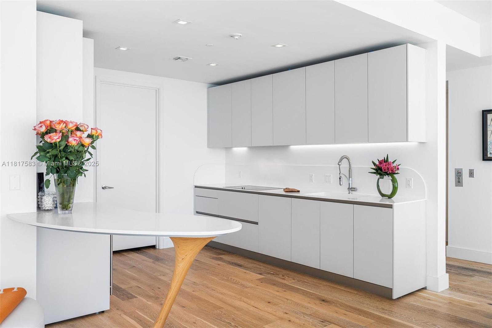 JADE SIGNATURE CONDO - Residential