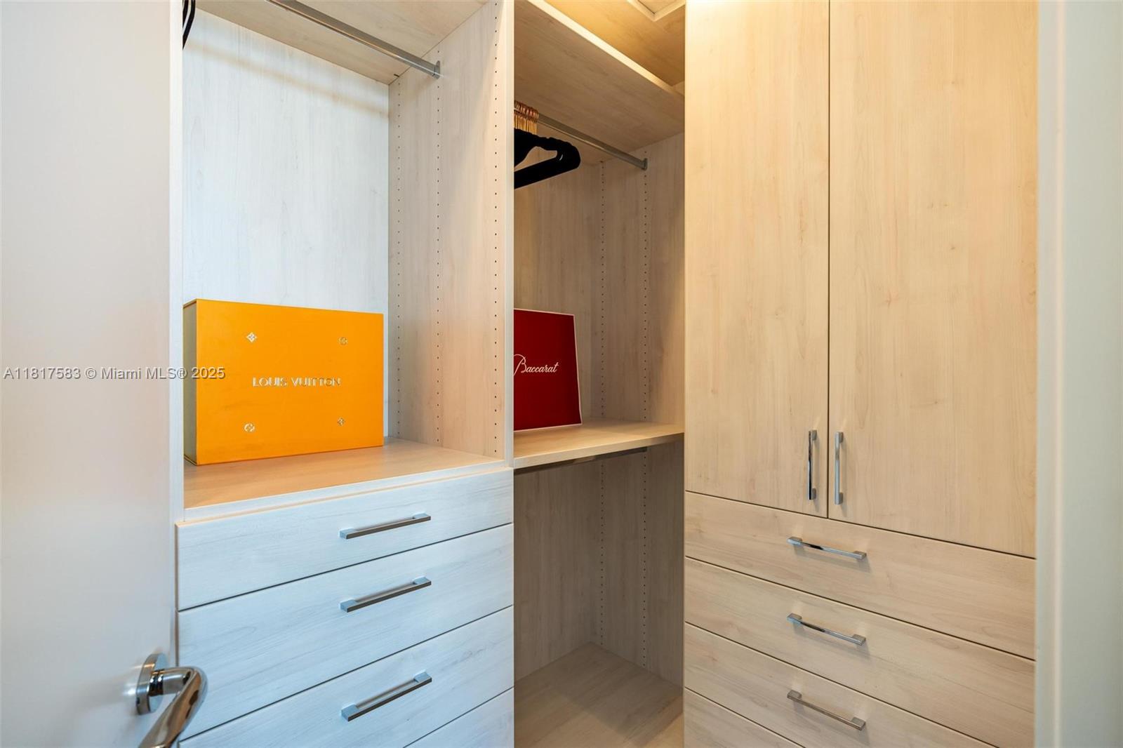 JADE SIGNATURE CONDO - Residential