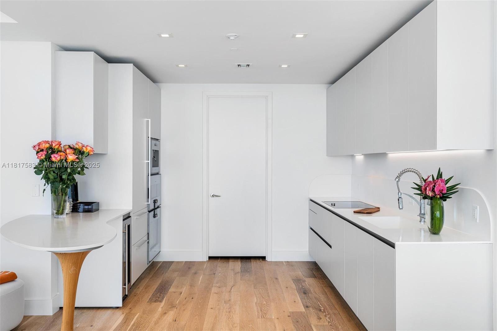 JADE SIGNATURE CONDO - Residential