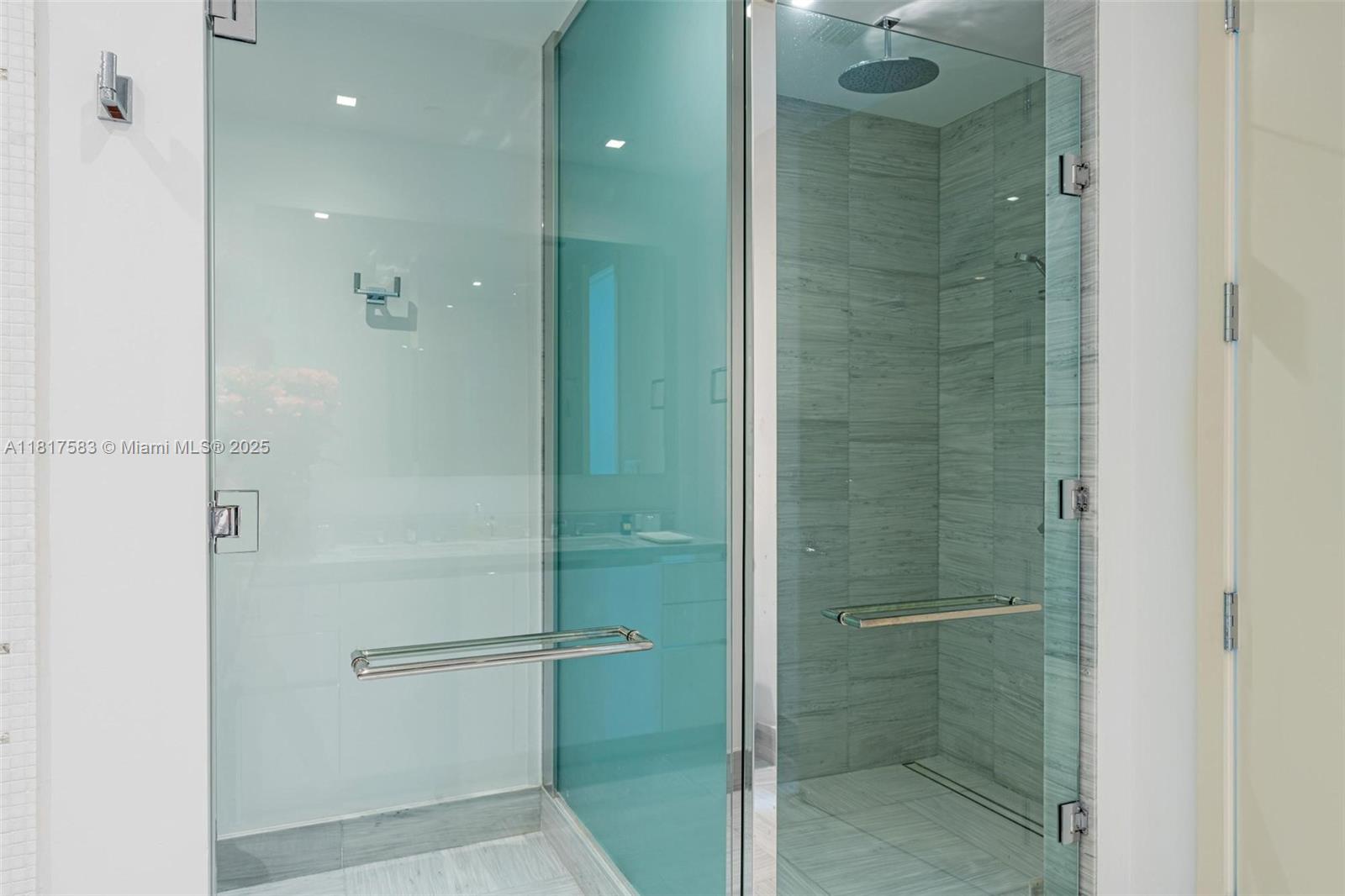 JADE SIGNATURE CONDO - Residential