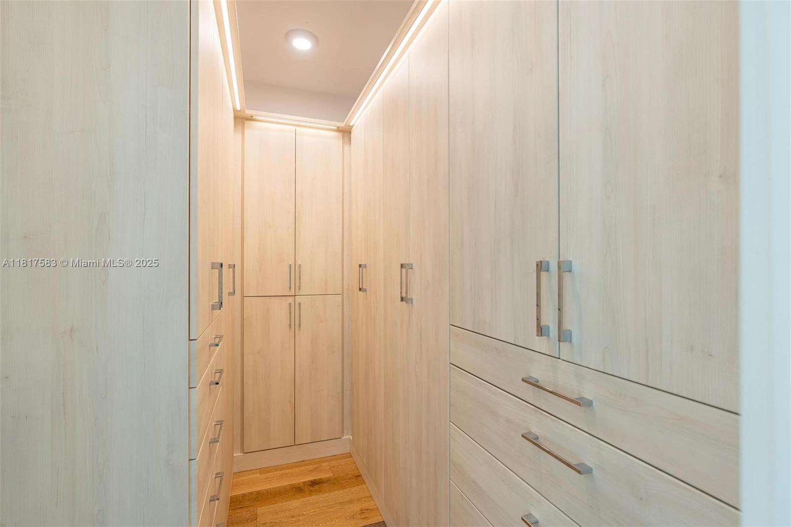 JADE SIGNATURE CONDO - Residential