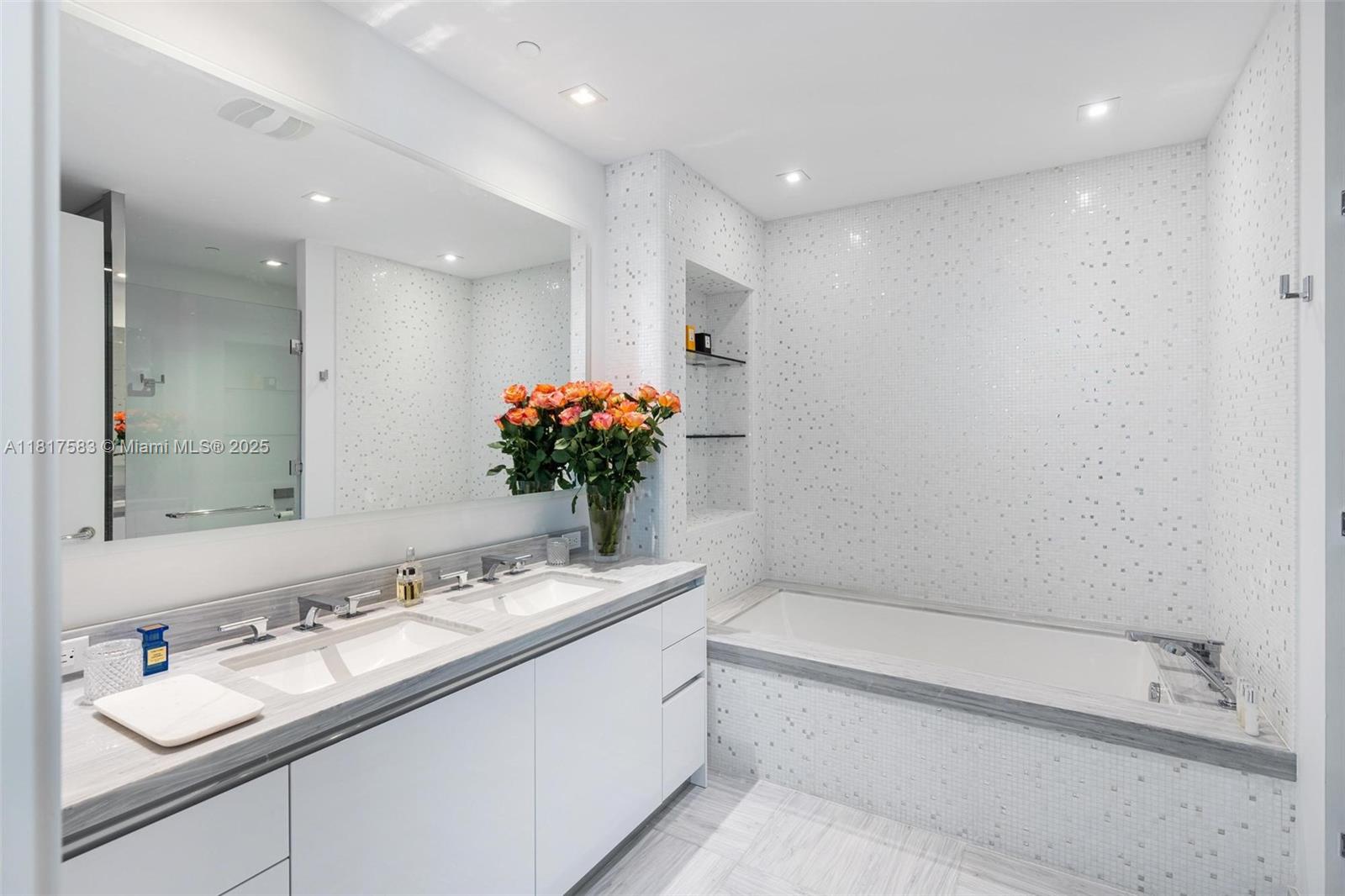 JADE SIGNATURE CONDO - Residential
