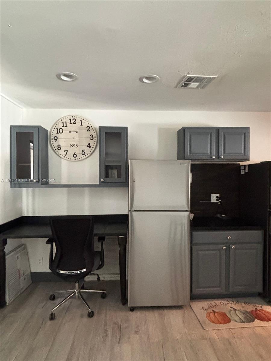 CORAL HEIGHTS SEC ONE - Residential Lease