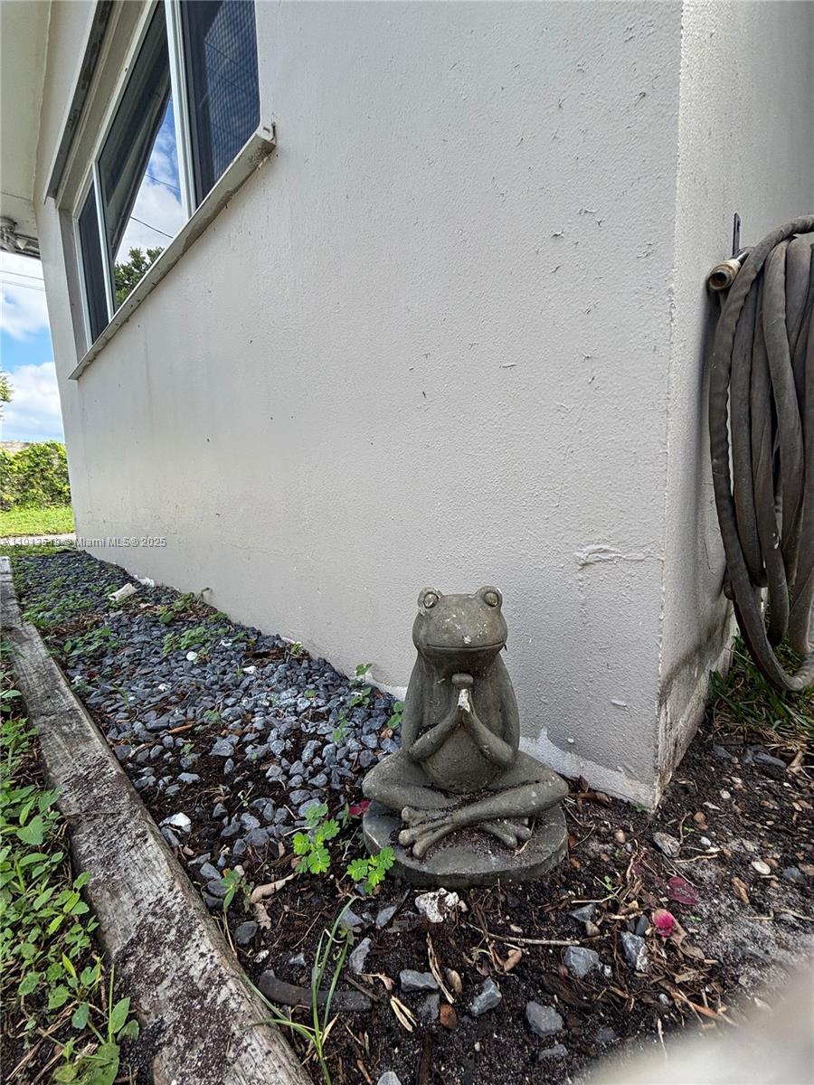 CORAL HEIGHTS SEC ONE - Residential Lease