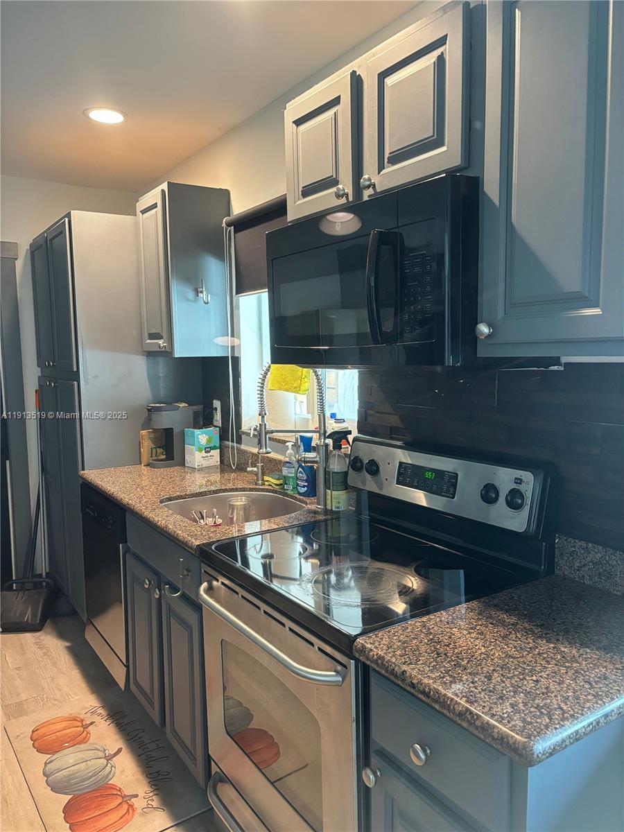 CORAL HEIGHTS SEC ONE - Residential Lease