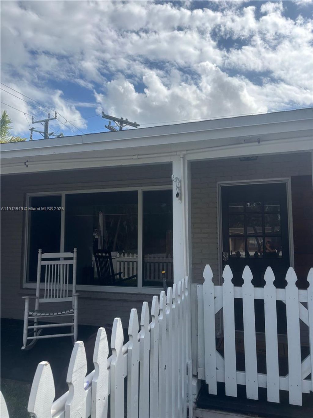 Photo of 2002 NE 43rd St, Oakland Park, FL 33308 (MLS # A11913519)