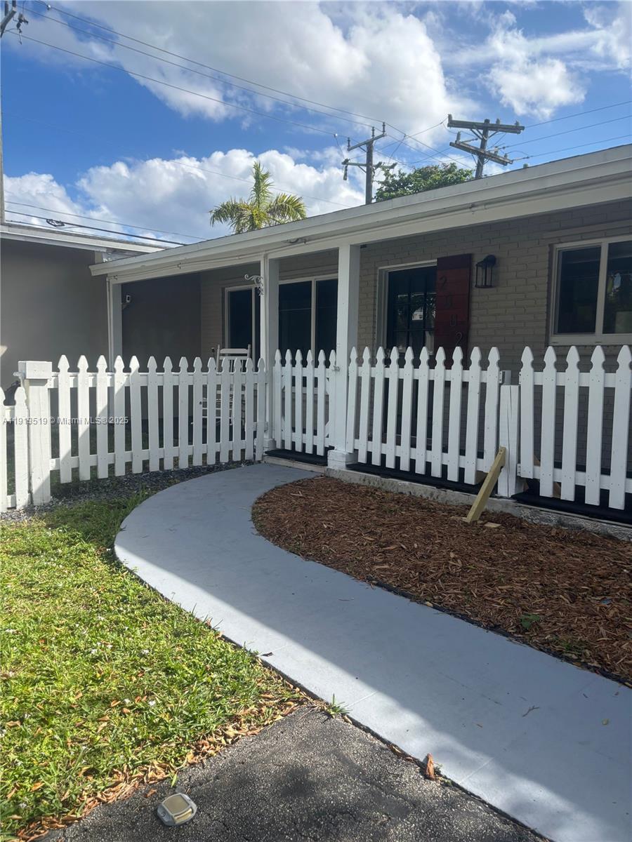 CORAL HEIGHTS SEC ONE - Residential Lease