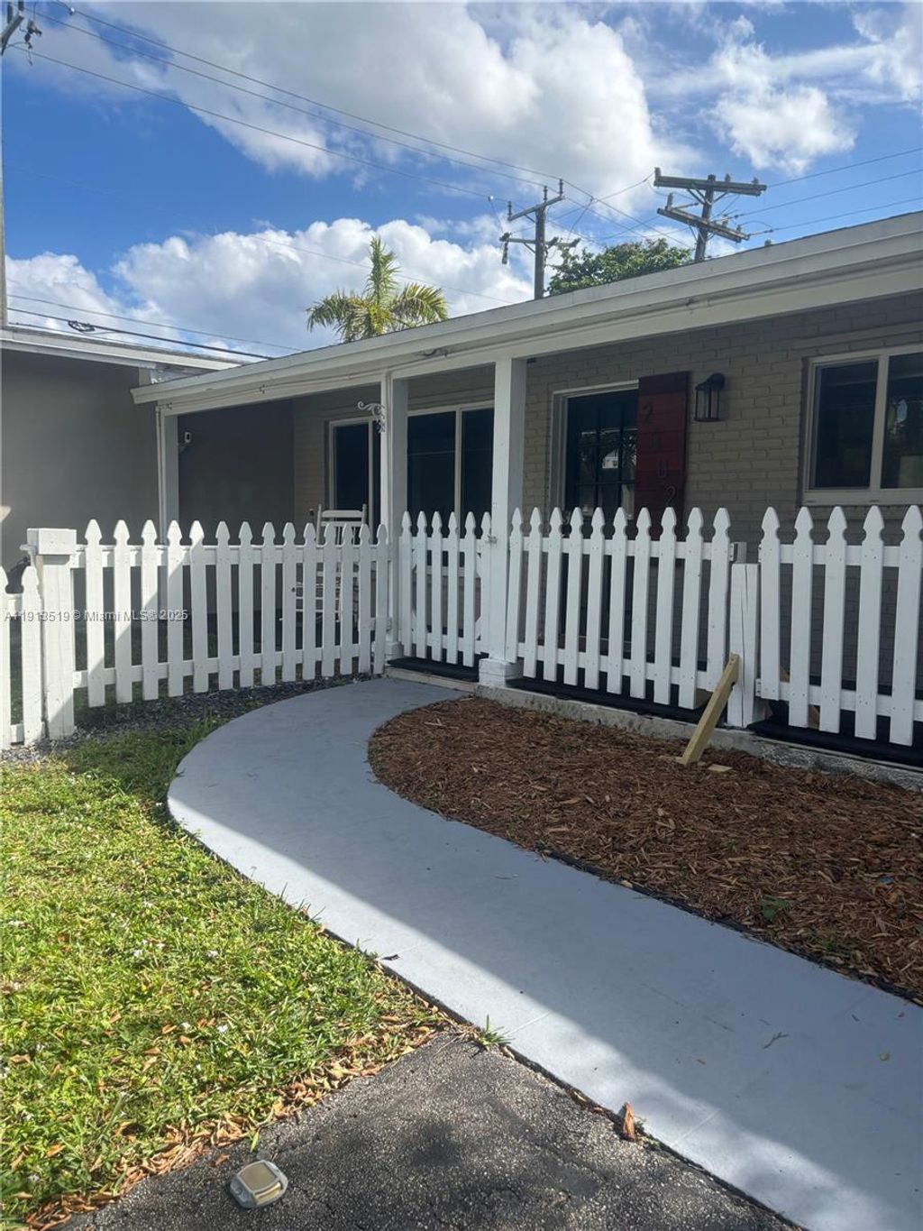 Photo of 2002 NE 43rd St, Oakland Park, FL 33308 (MLS # A11913519)