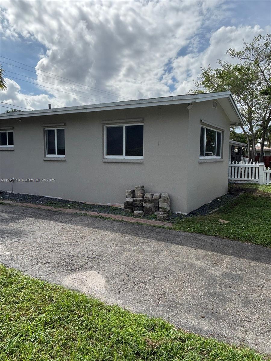 CORAL HEIGHTS SEC ONE - Residential Lease