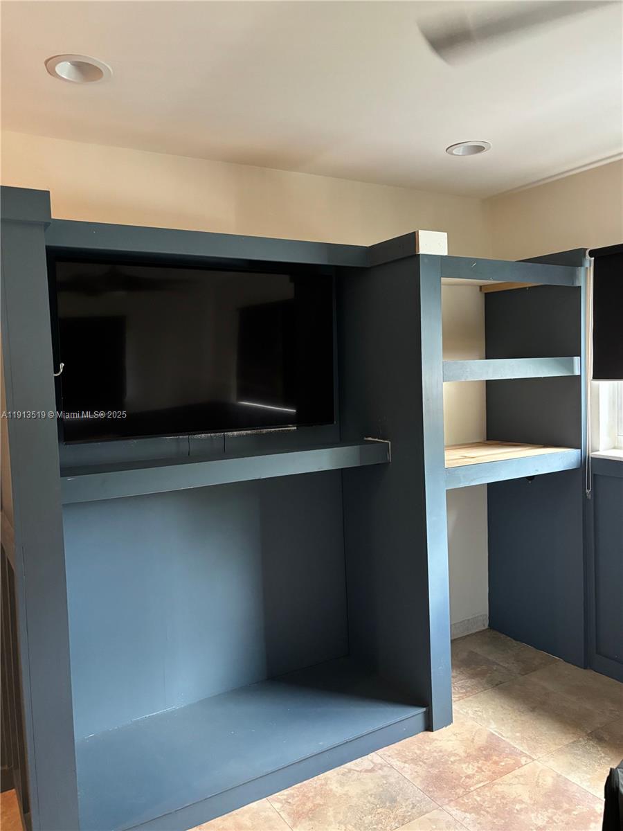 CORAL HEIGHTS SEC ONE - Residential Lease