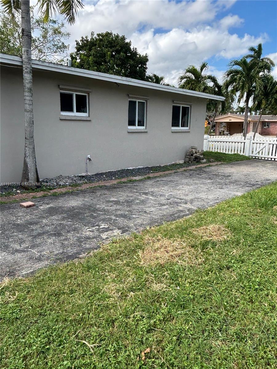 CORAL HEIGHTS SEC ONE - Residential Lease