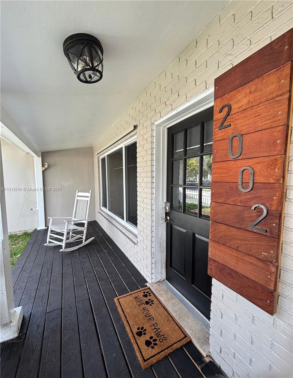 Photo of 2002 NE 43rd St, Oakland Park, FL 33308 (MLS # A11913519)