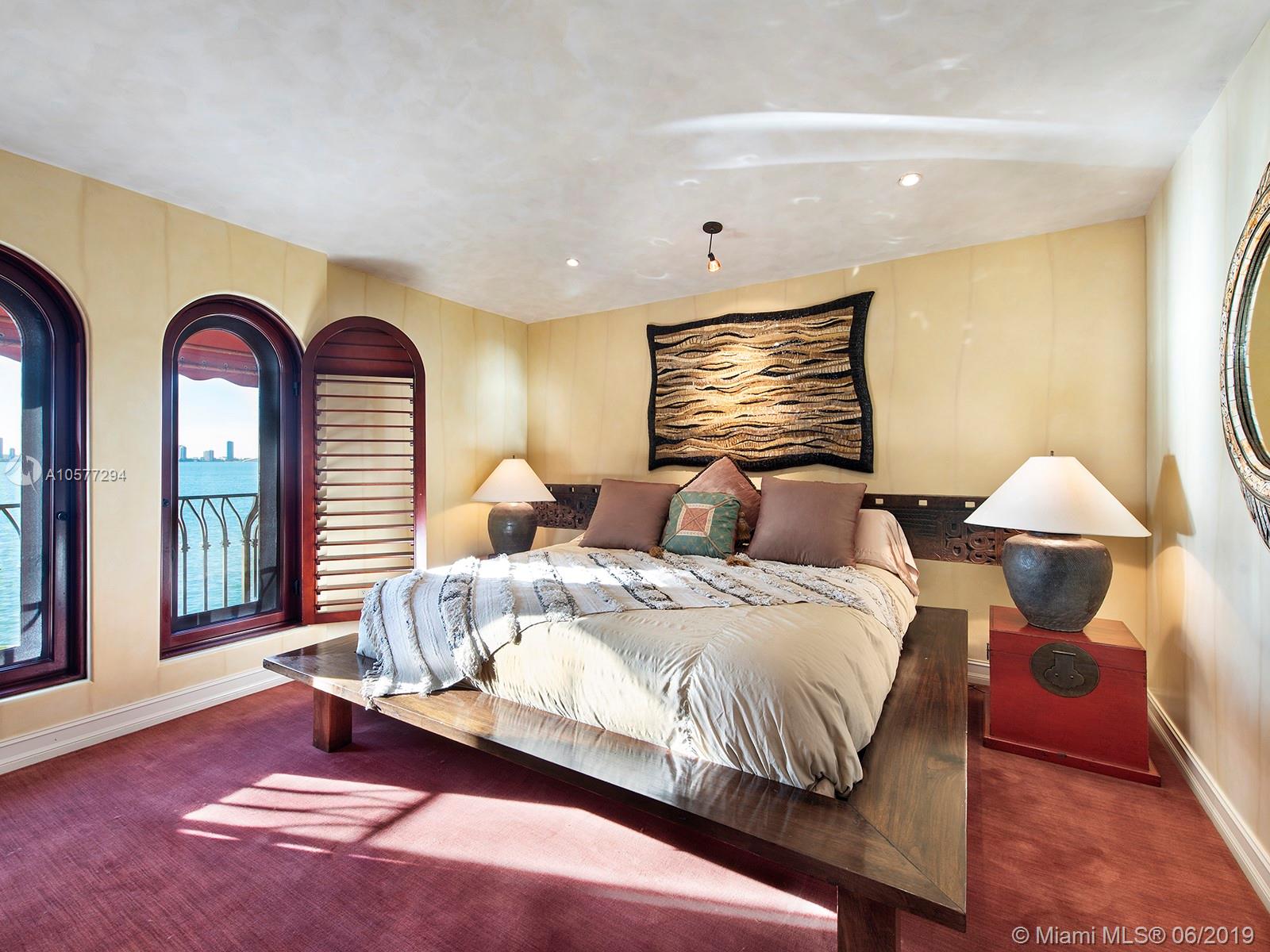 SUNSET ISLANDS I - Residential