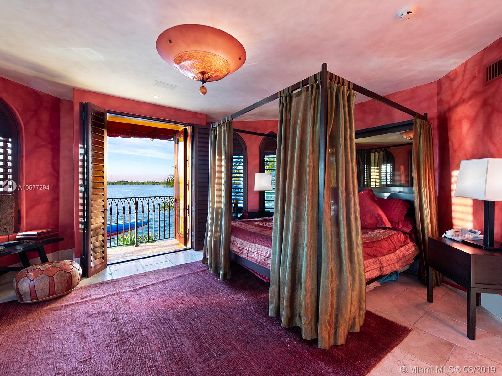 SUNSET ISLANDS I - Residential