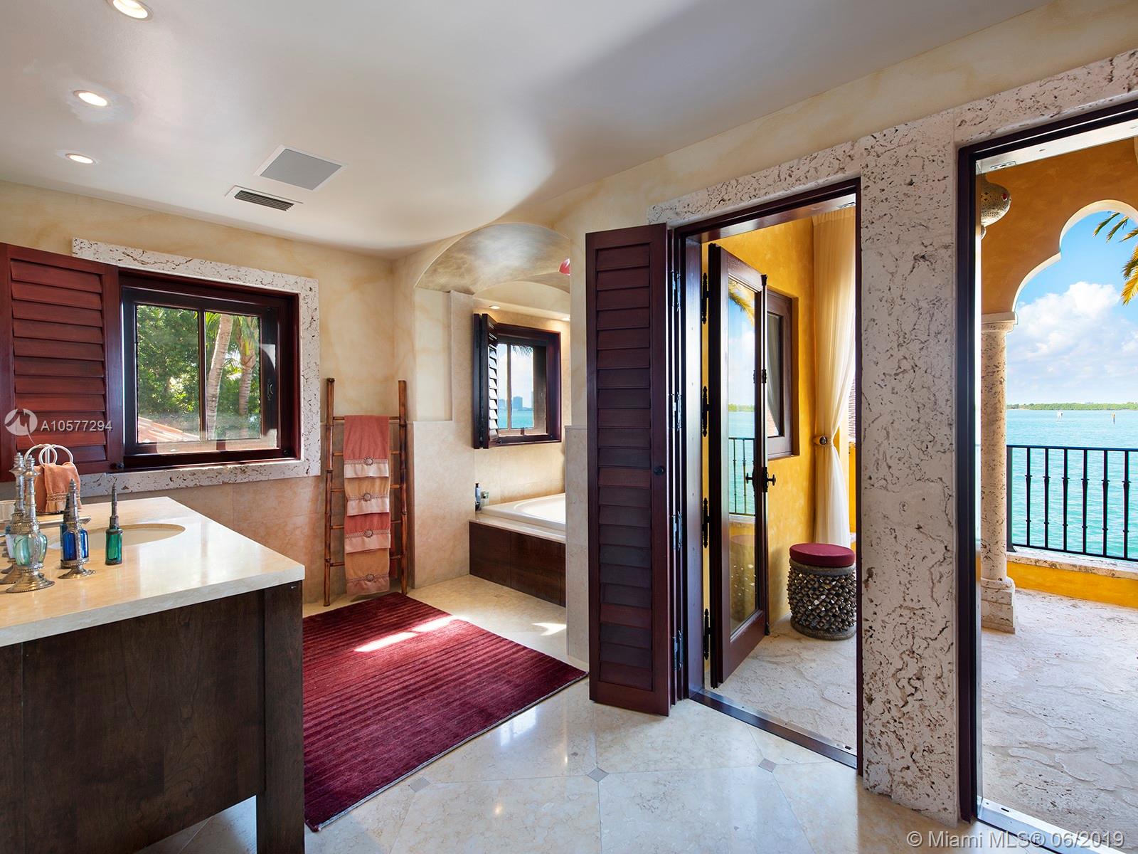 SUNSET ISLANDS I - Residential