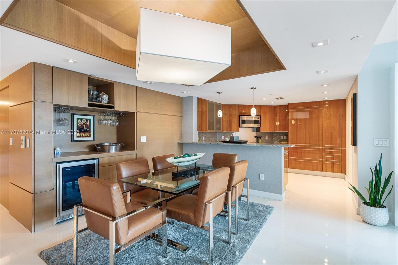 GROVENOR HOUSE CONDO - Residential