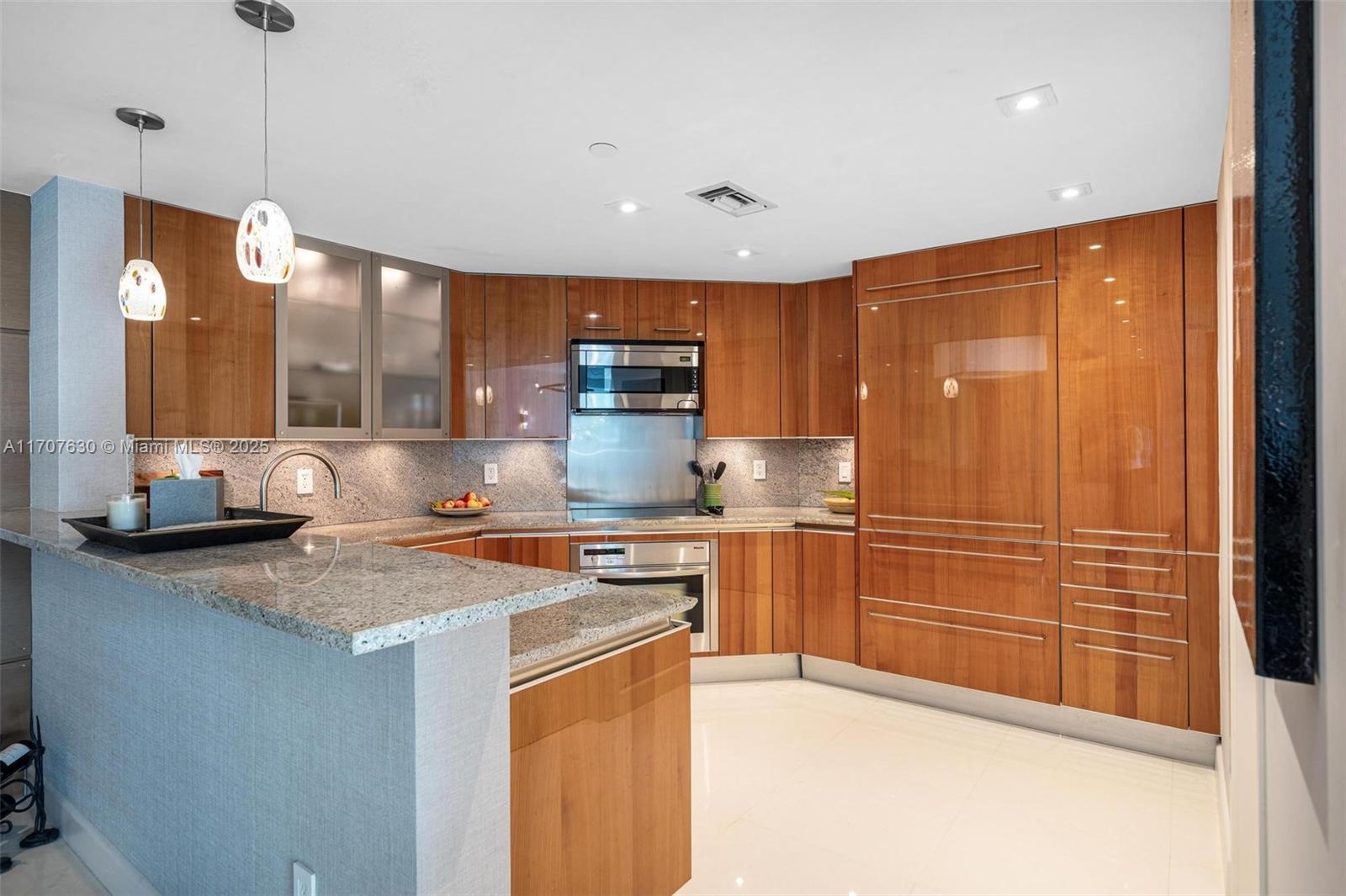 GROVENOR HOUSE CONDO - Residential