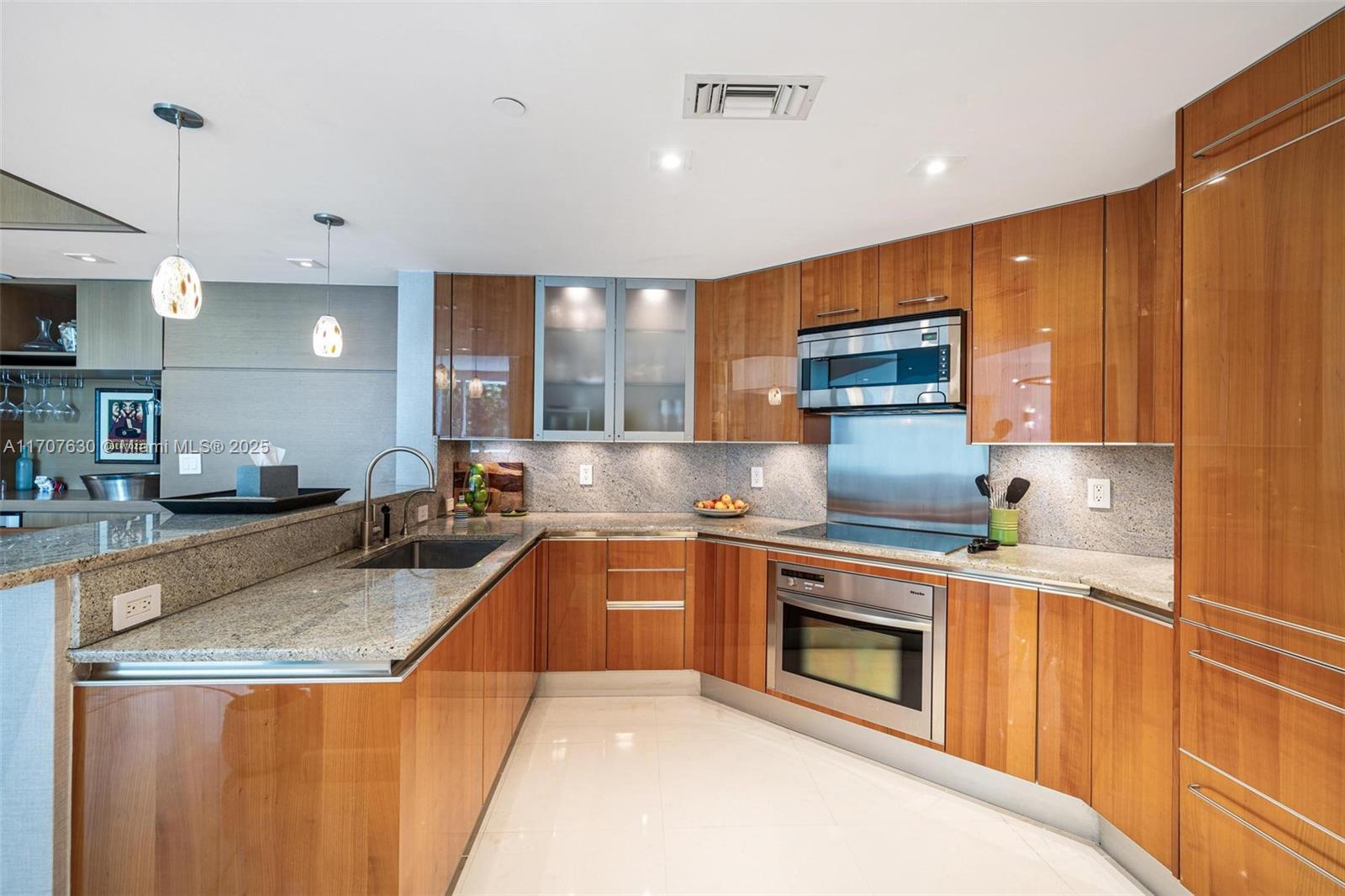 GROVENOR HOUSE CONDO - Residential