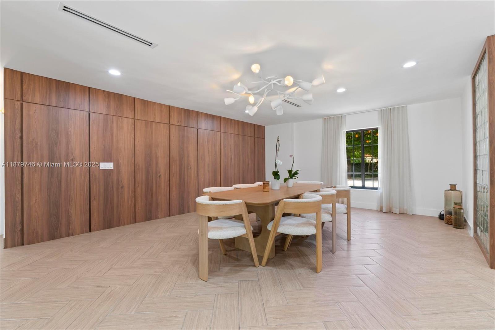 EASTGROVE EAST - Residential Lease