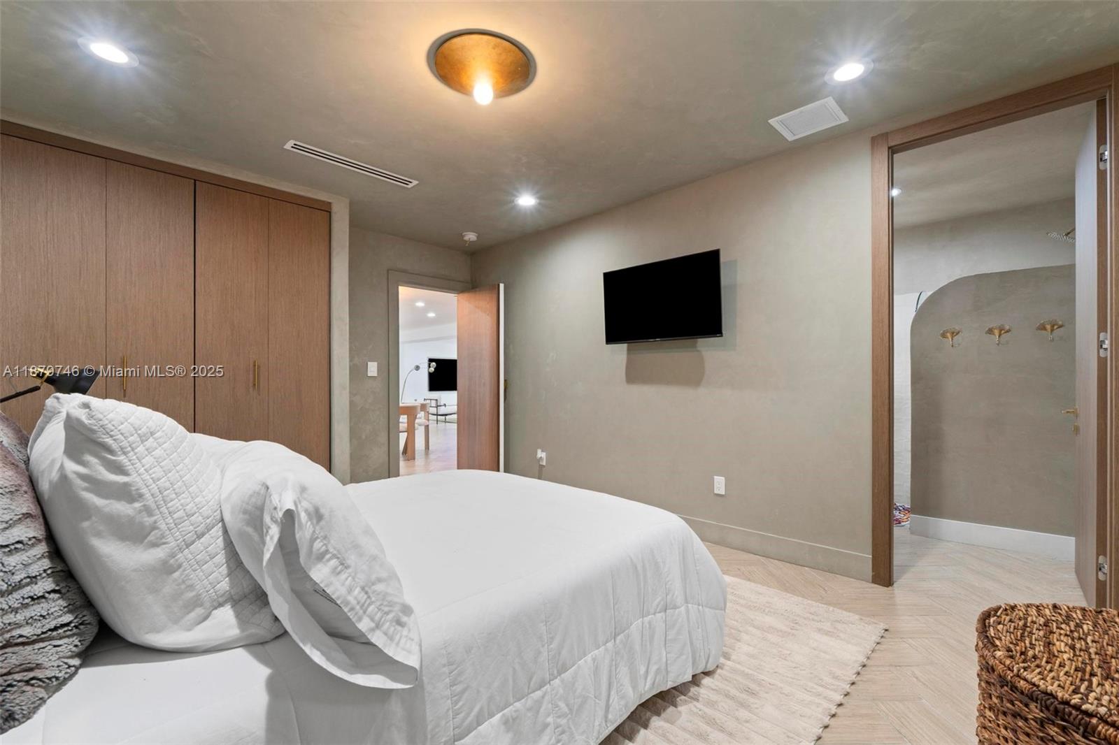 EASTGROVE EAST - Residential Lease