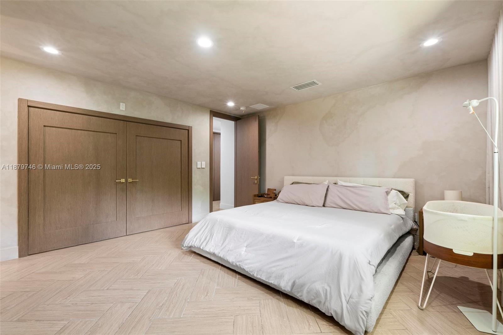 EASTGROVE EAST - Residential Lease