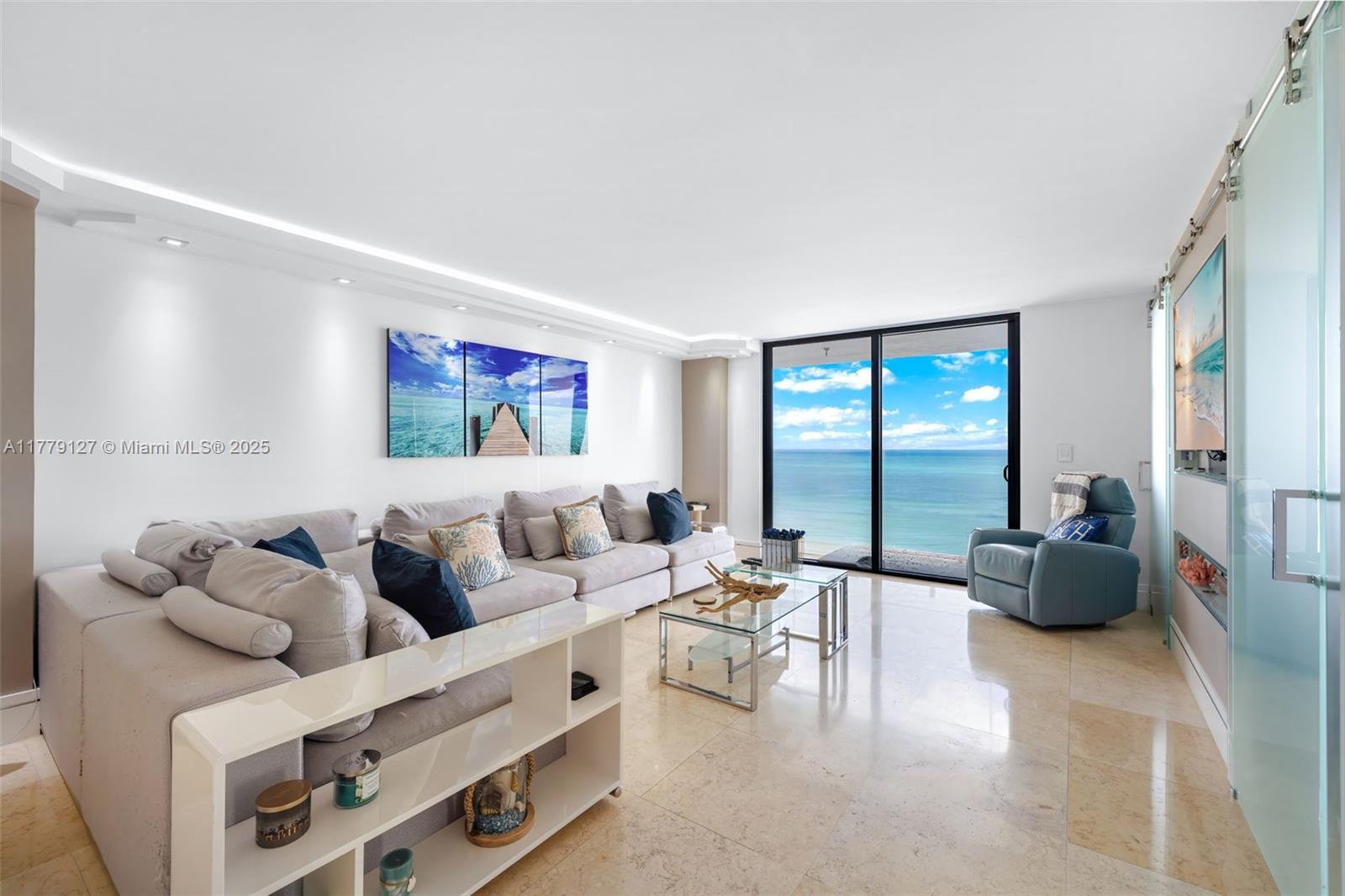 LE TRIANON CONDO - Residential