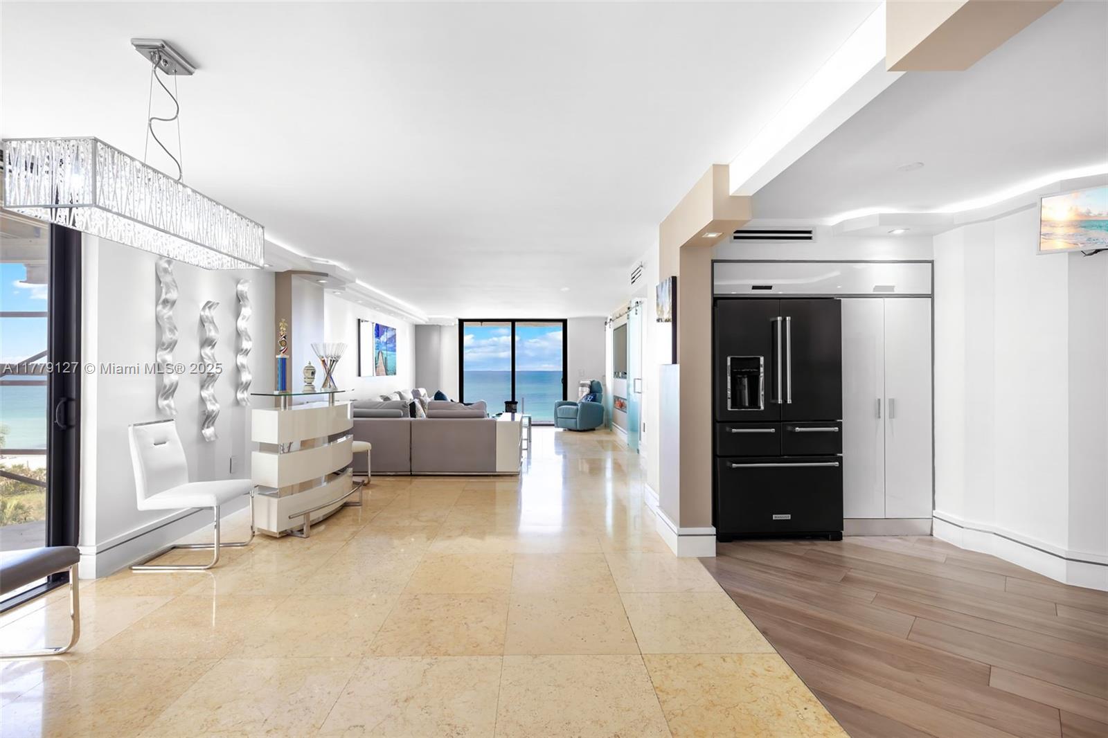 LE TRIANON CONDO - Residential