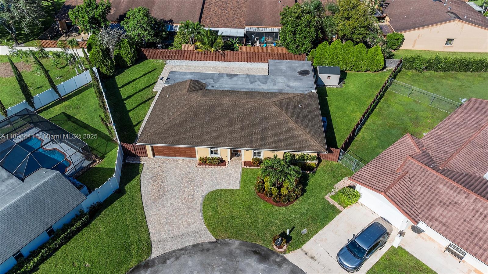 835 W Plantation Cir