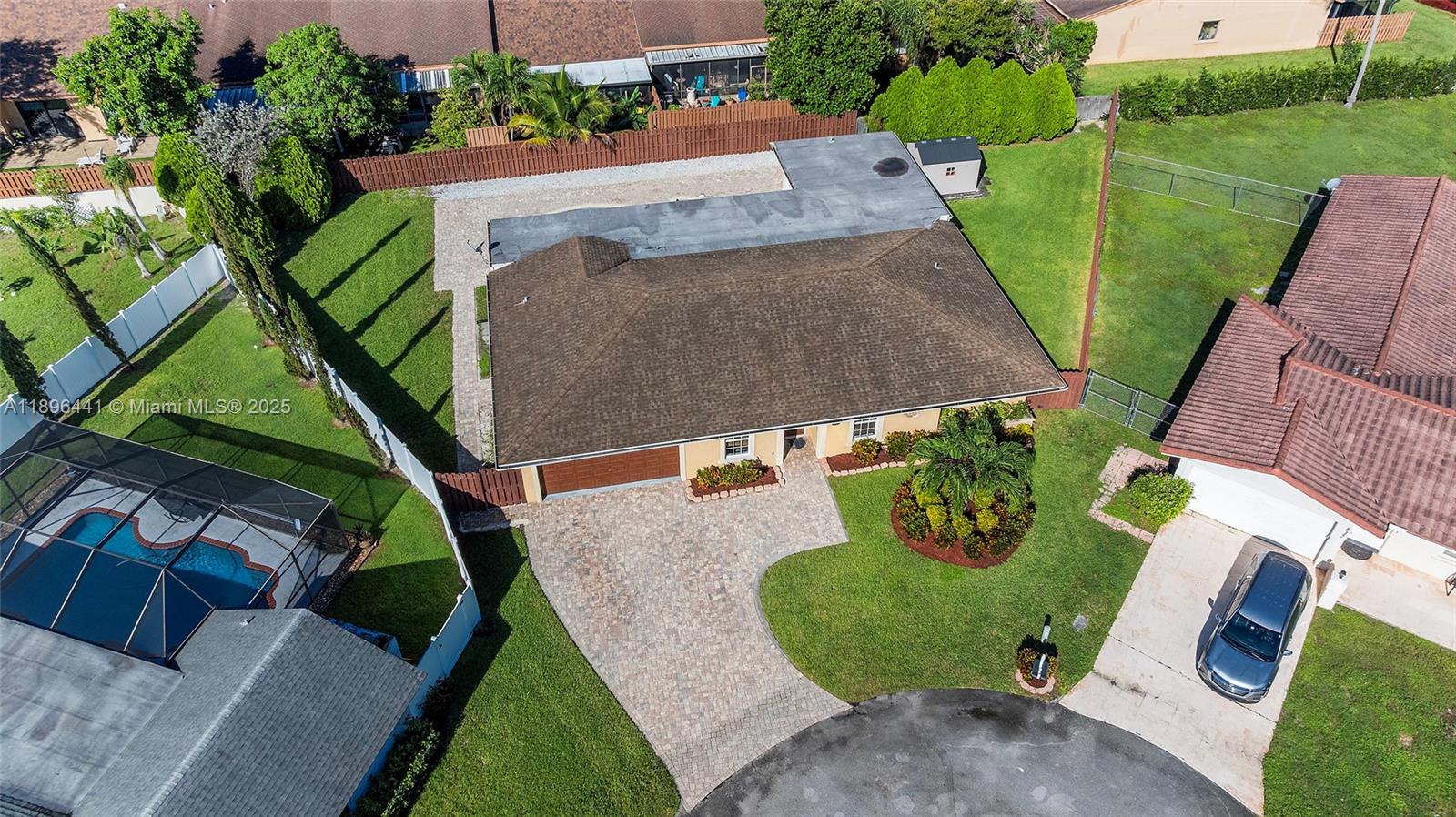 835 W Plantation Cir