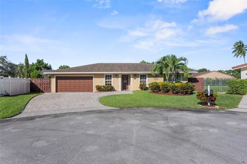 835 W Plantation Cir Plantation FL 33324