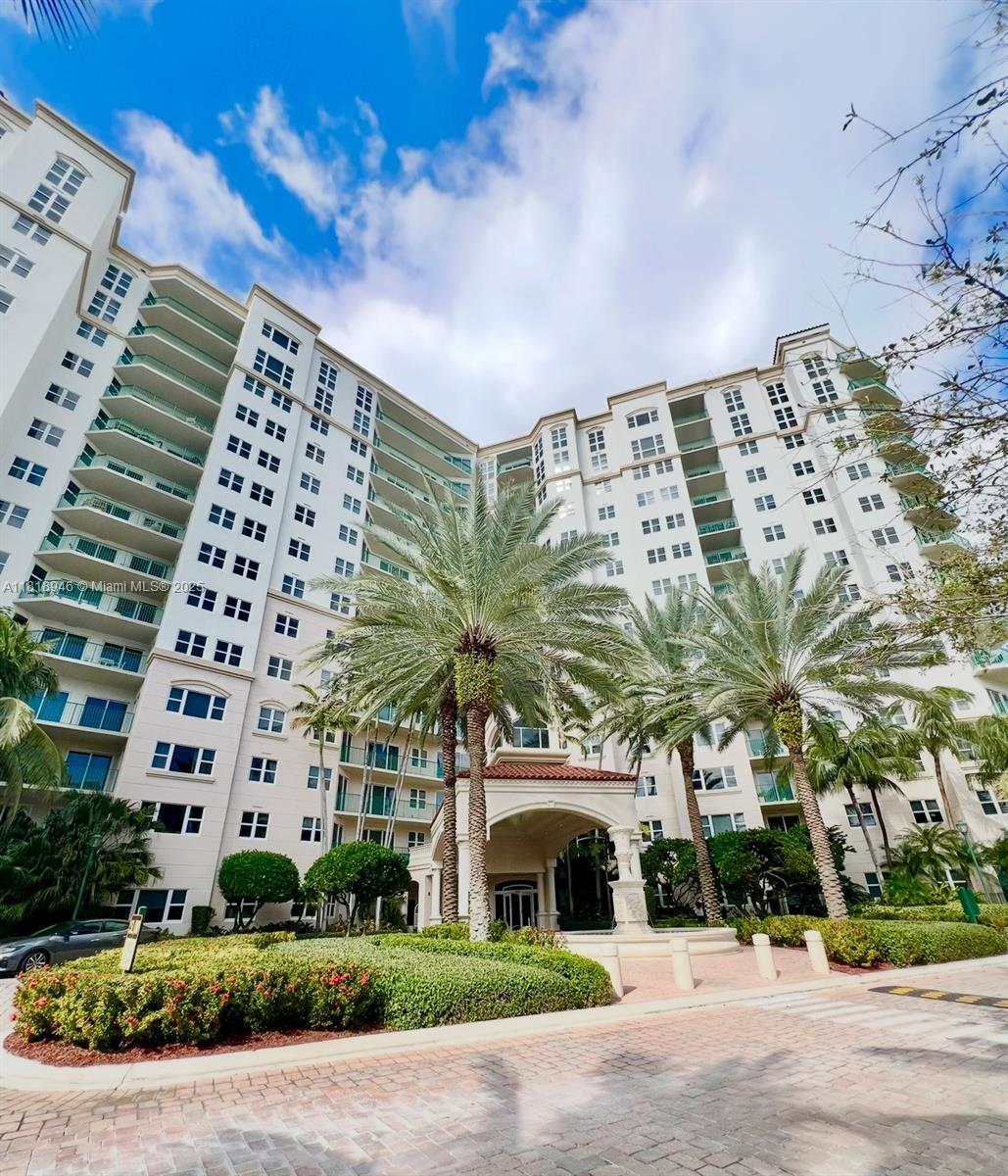 19900 E Country Club Dr 318, Aventura, Miami-Dade County, Florida - 2 Bedrooms  
2 Bathrooms - 