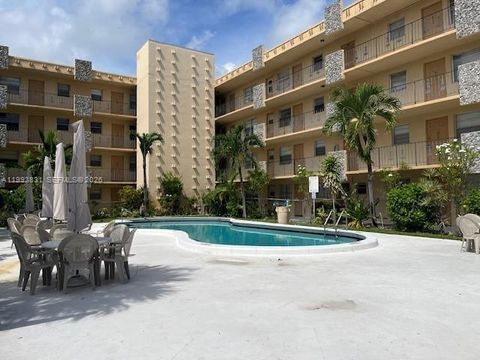 Photo of 2145 Pierce St #403, Hollywood, FL 33020 (MLS # A11993831)
