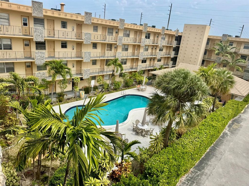 Photo of 2145 Pierce St #403, Hollywood, FL 33020 (MLS # A11993831)