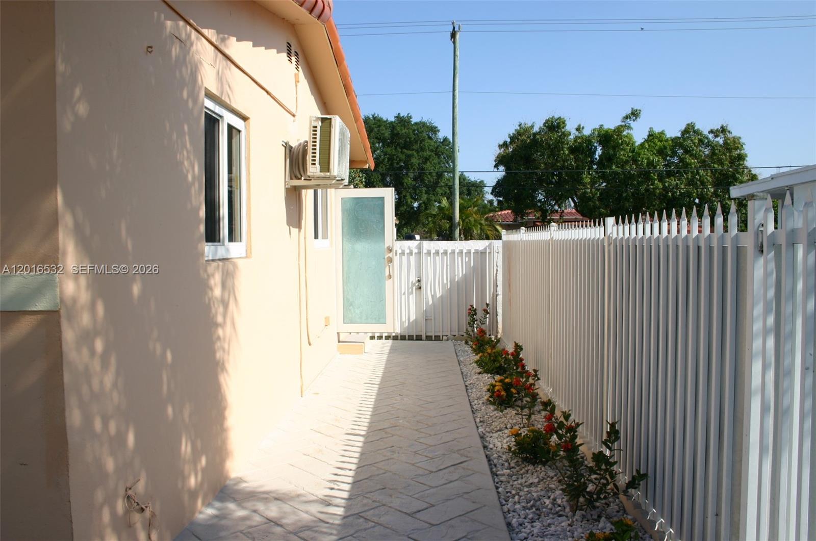 LE JEUNE PARK - Residential Lease