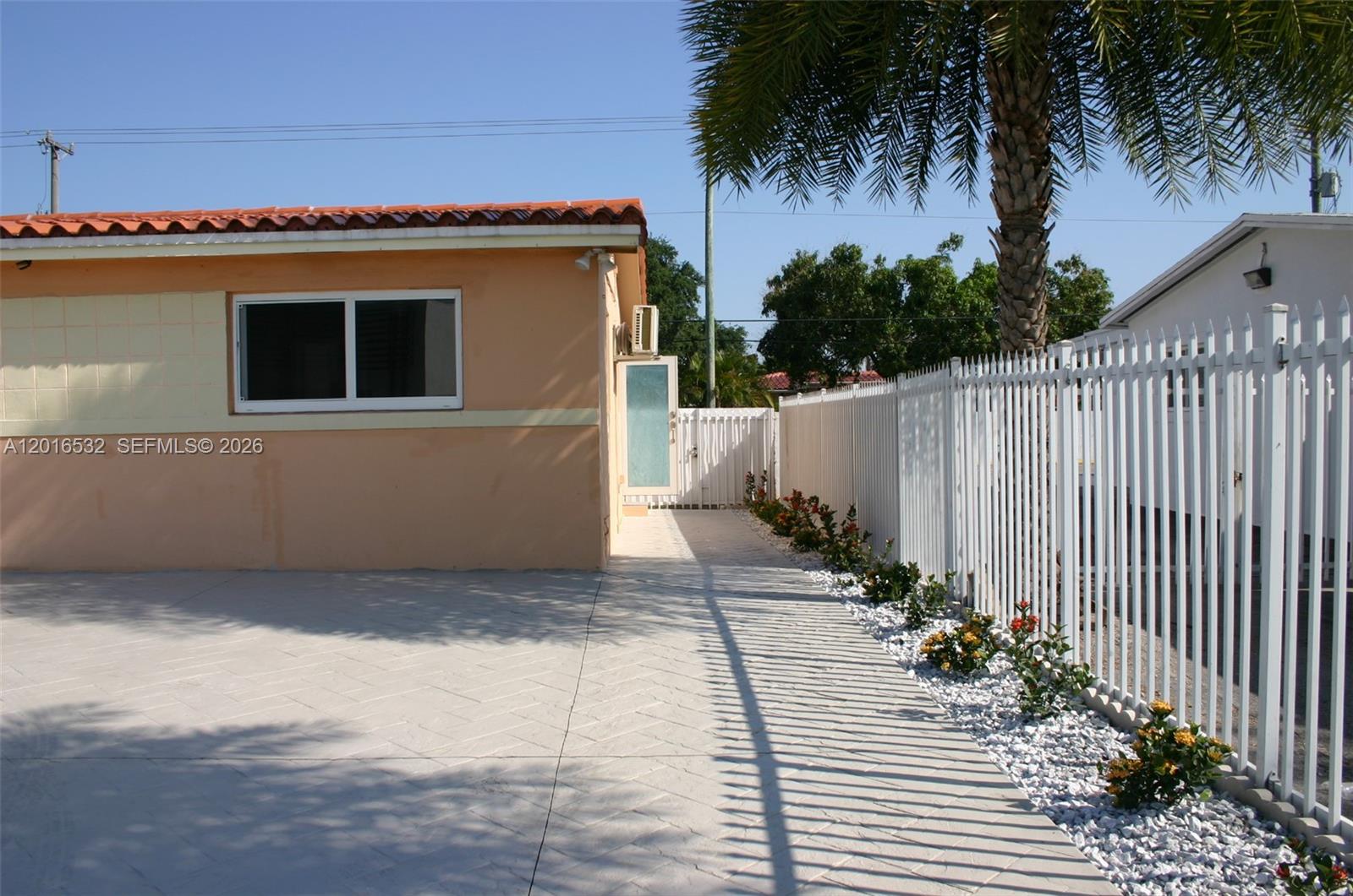 LE JEUNE PARK - Residential Lease