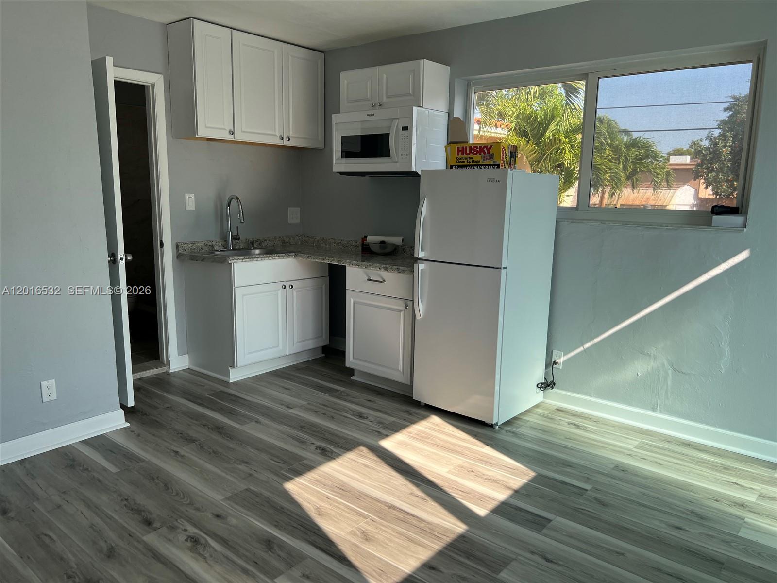 LE JEUNE PARK - Residential Lease
